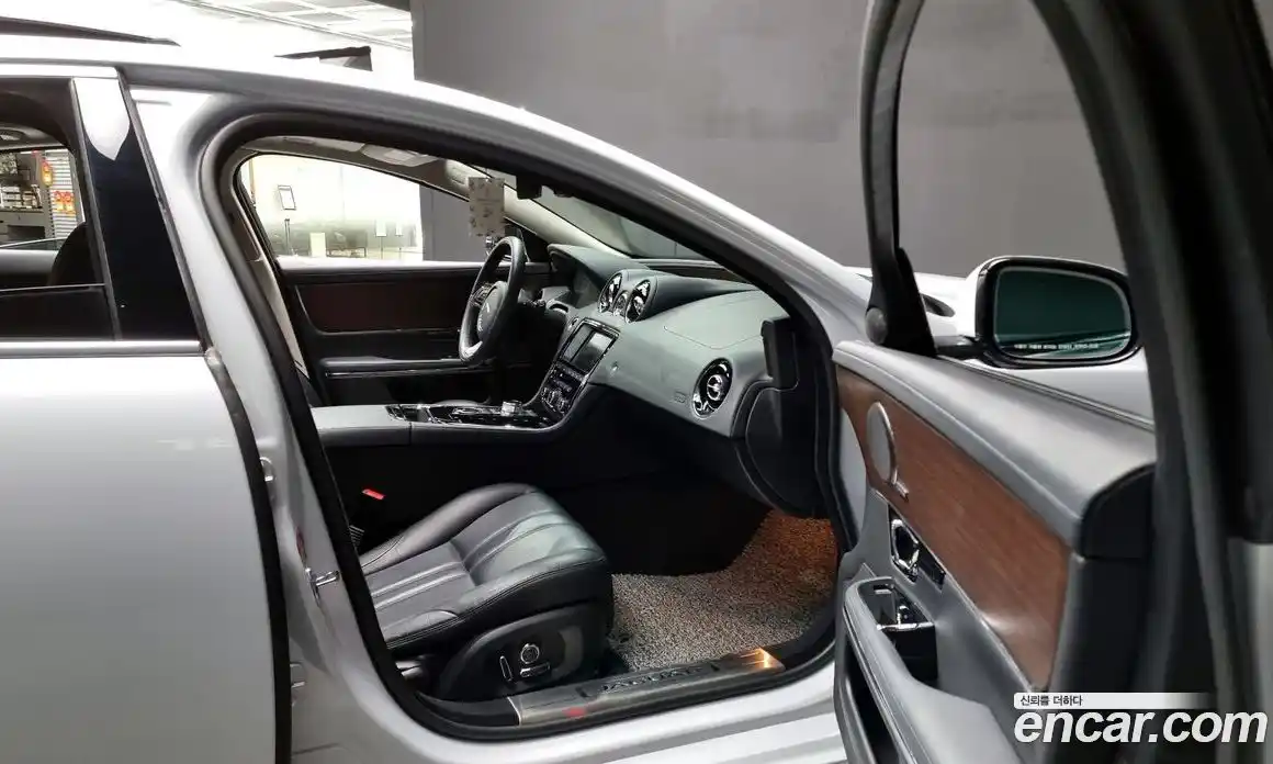 Jaguar XJ 2017 2.0 Автомат в Москве № 240012, фото 10