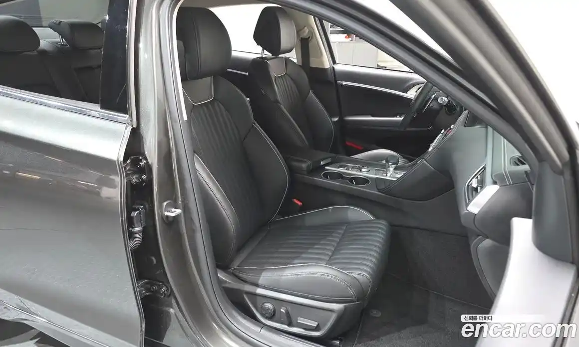 Genesis G70 2024 2.5 Автомат в Москве № 27671, фото 18