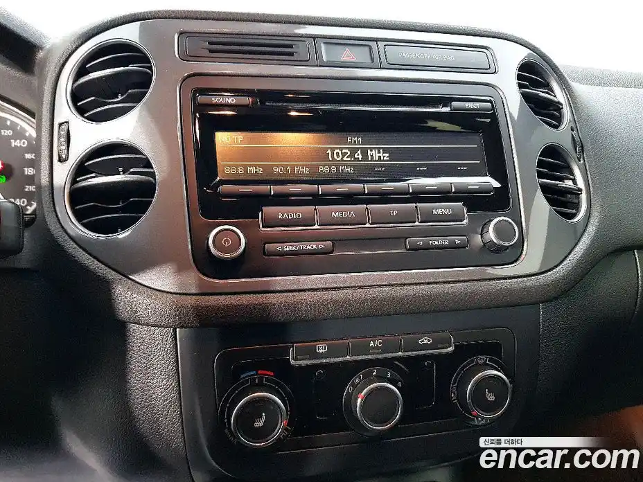 Volkswagen Tiguan 2015 2.0 Автомат в Москве № 277623, фото 12