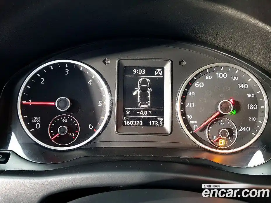 Volkswagen Tiguan 2015 2.0 Автомат в Москве № 277623, фото 6