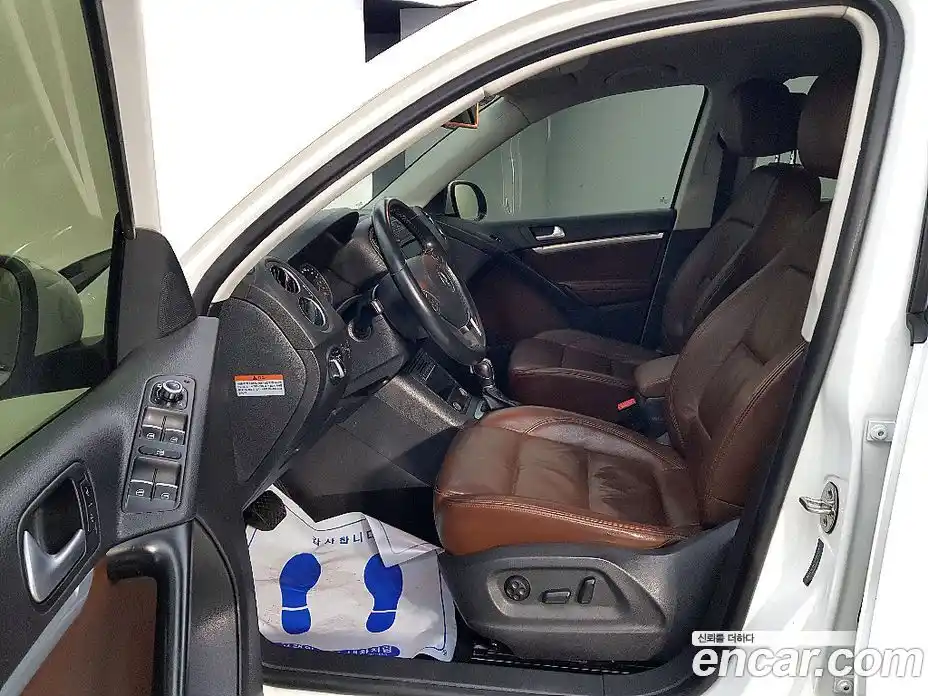 Volkswagen Tiguan 2015 2.0 Автомат в Москве № 277623, фото 8