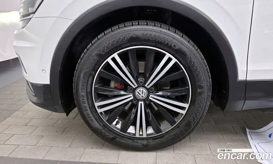 Volkswagen Tiguan 2020 2.0 Автомат в Москве № 277690, фото 1