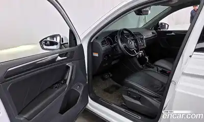 Volkswagen Tiguan 2020 2.0 Автомат в Москве № 277690, миниатюра 2