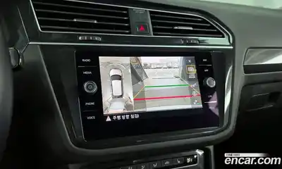 Volkswagen Tiguan 2020 2.0 Автомат в Москве № 277690, миниатюра 3