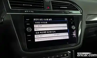 Volkswagen Tiguan 2020 2.0 Автомат в Москве № 277690, миниатюра 4