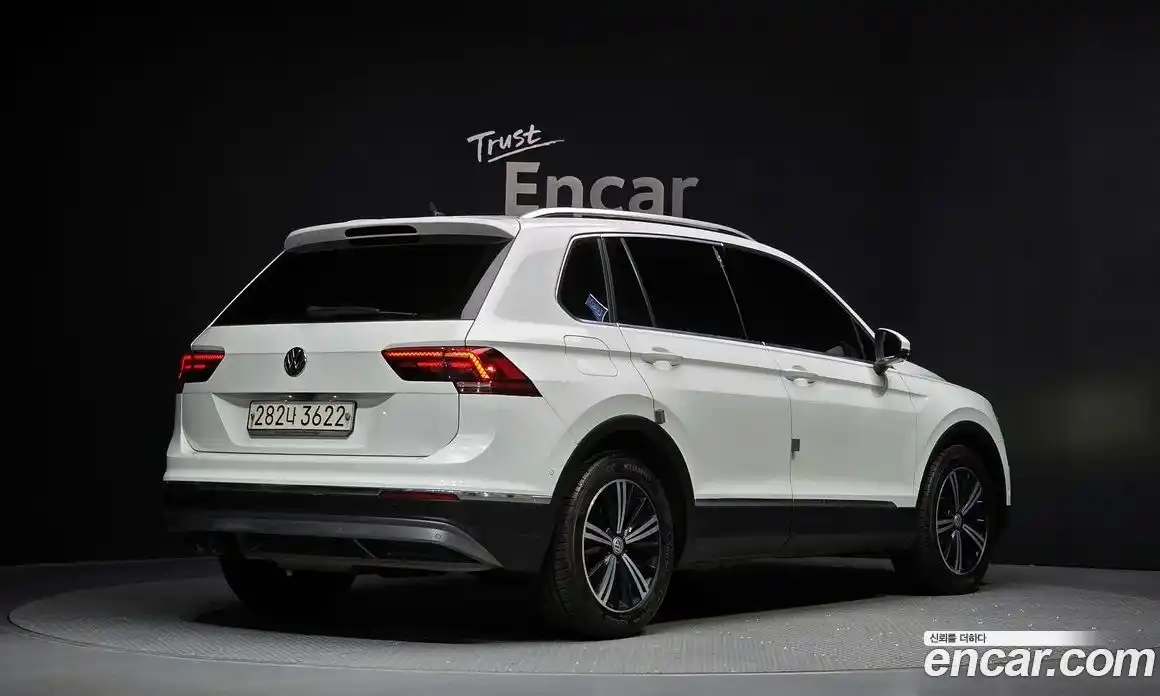 Volkswagen Tiguan 2020 2.0 Автомат в Москве № 277690, фото 5