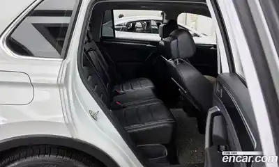 Volkswagen Tiguan 2020 2.0 Автомат в Москве № 277690, миниатюра 7