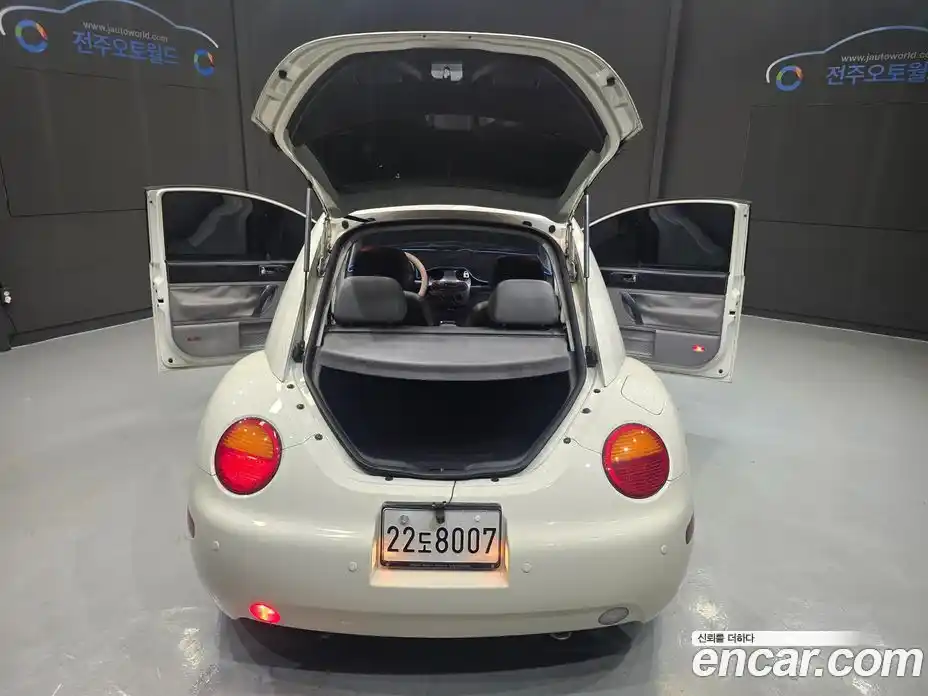 Volkswagen Beatle 2003 2.0 Автомат в Москве № 277931, фото 9