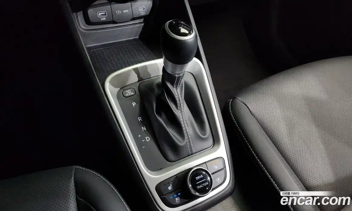 Hyundai Venue 2023 1.6 Автомат в Москве № 283545, фото 16