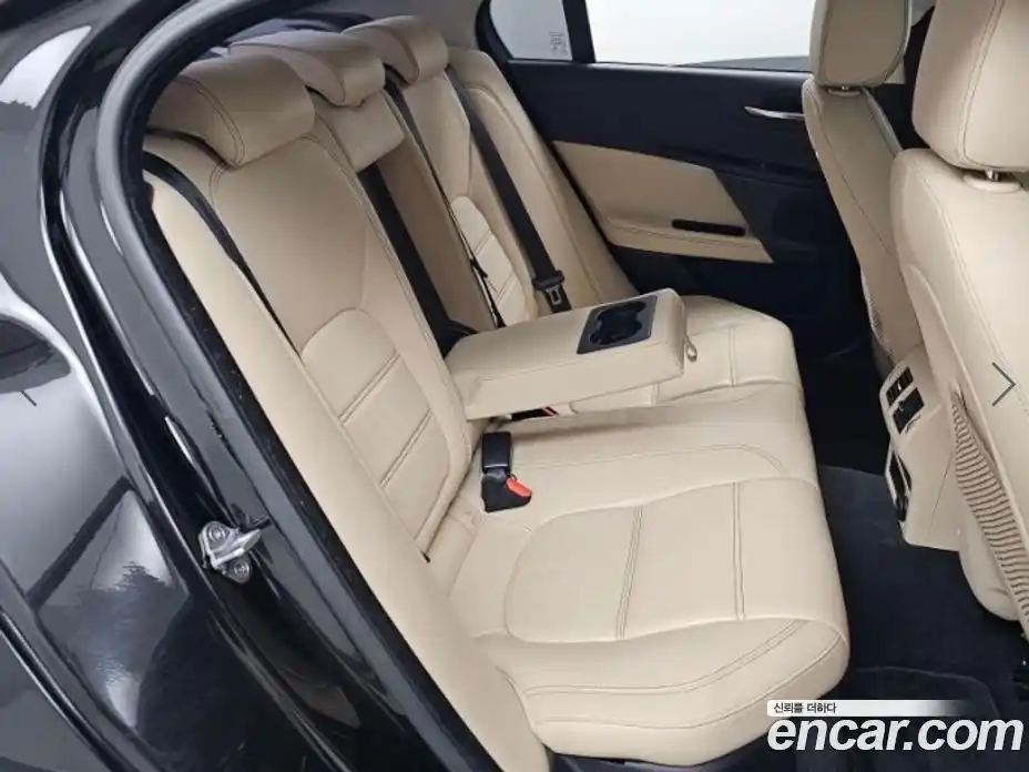 Jaguar XE 2016 2.0 Автомат в Москве № 283946, фото 12