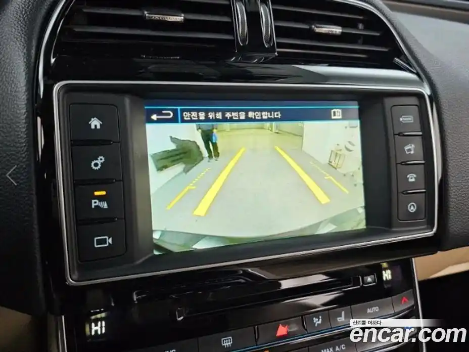 Jaguar XE 2016 2.0 Автомат в Москве № 283946, фото 15