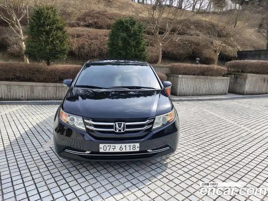 Honda Odyssey 2015 3.5 Автомат в Москве № 318761, фото 3