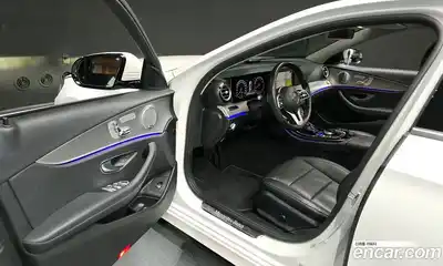 Mercedes-Benz E-Class 2019 2.0 Автомат в Москве № 322251, миниатюра 4