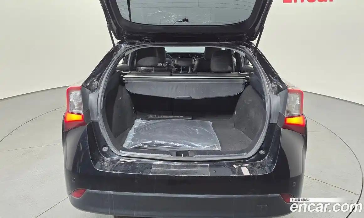 Toyota Prius 2020 1.8 Автомат в Москве № 361104, фото 20