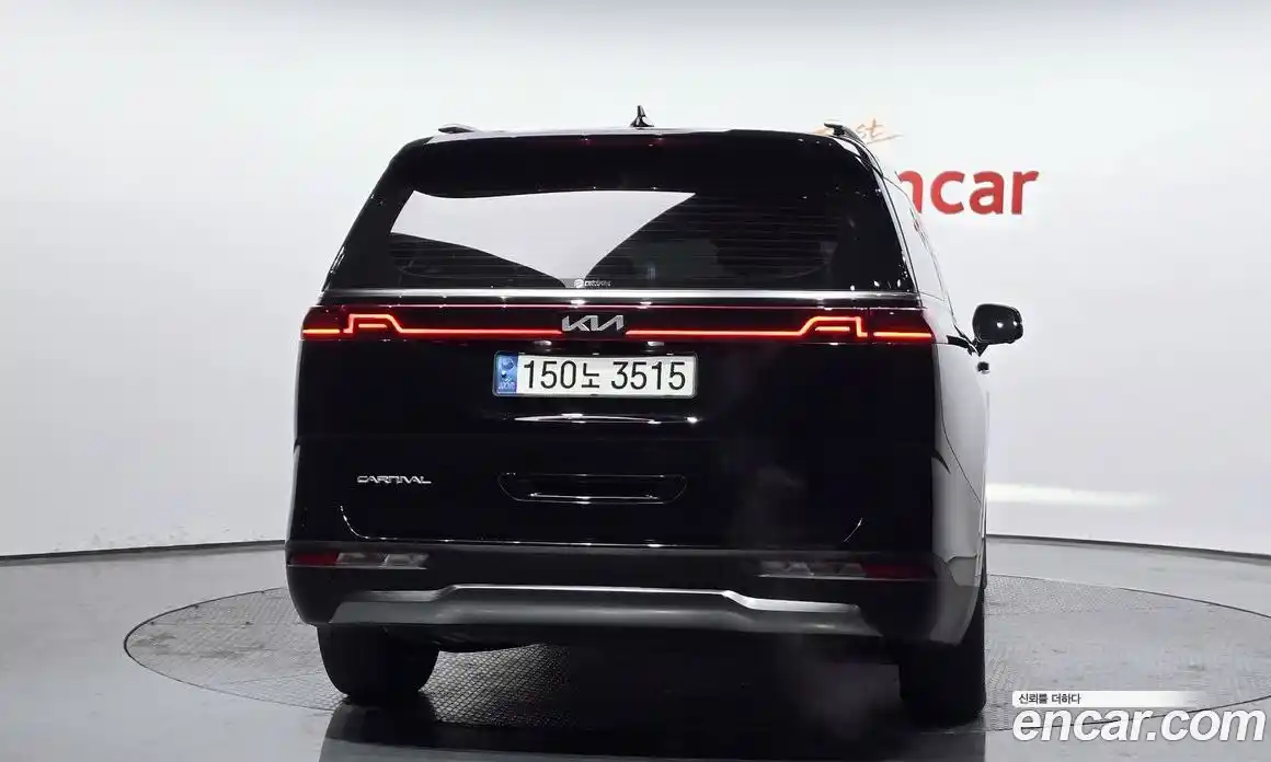 Kia Canival 2023 3.5 Автомат в Москве № 401896, фото 4