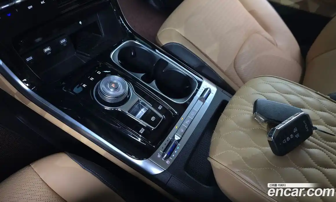 Kia Canival 2023 3.5 Автомат в Москве № 401896, фото 9