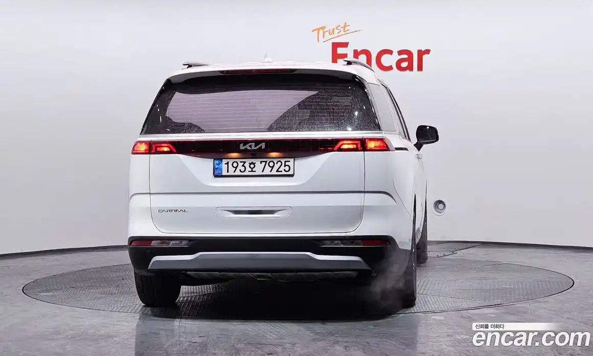 Kia Canival 2023 3.5 Автомат в Москве № 50490, фото 16