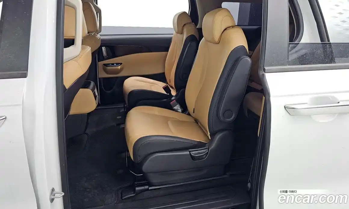 Kia Canival 2023 3.5 Автомат в Москве № 50490, фото 9