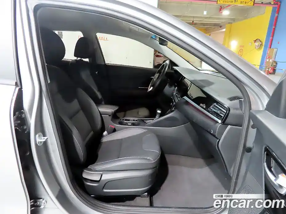 Kia Niro 2022 1.6 Автомат в Москве № 53701, фото 8