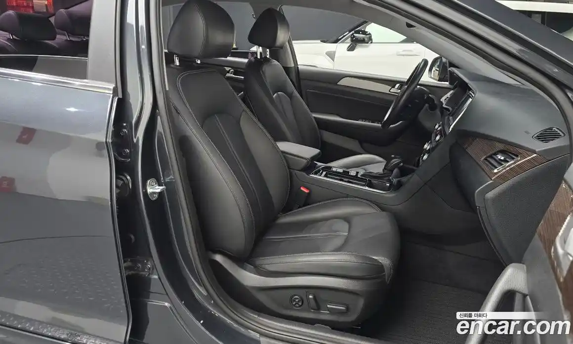 Hyundai Sonata 2018 2.0 Автомат в Москве № 111928, фото 13