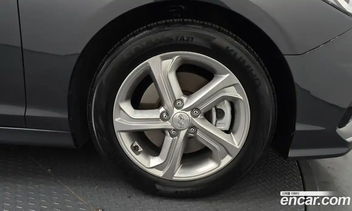 Hyundai Sonata 2018 2.0 Автомат в Москве № 111928, фото 15