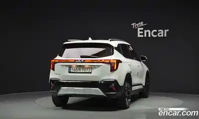 Kia Seltos 2023 1.6 Автомат в Москве № 115759, миниатюра 2