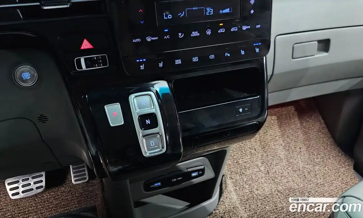 Hyundai Staria 2023 2.2 Автомат в Москве № 124976, фото 3