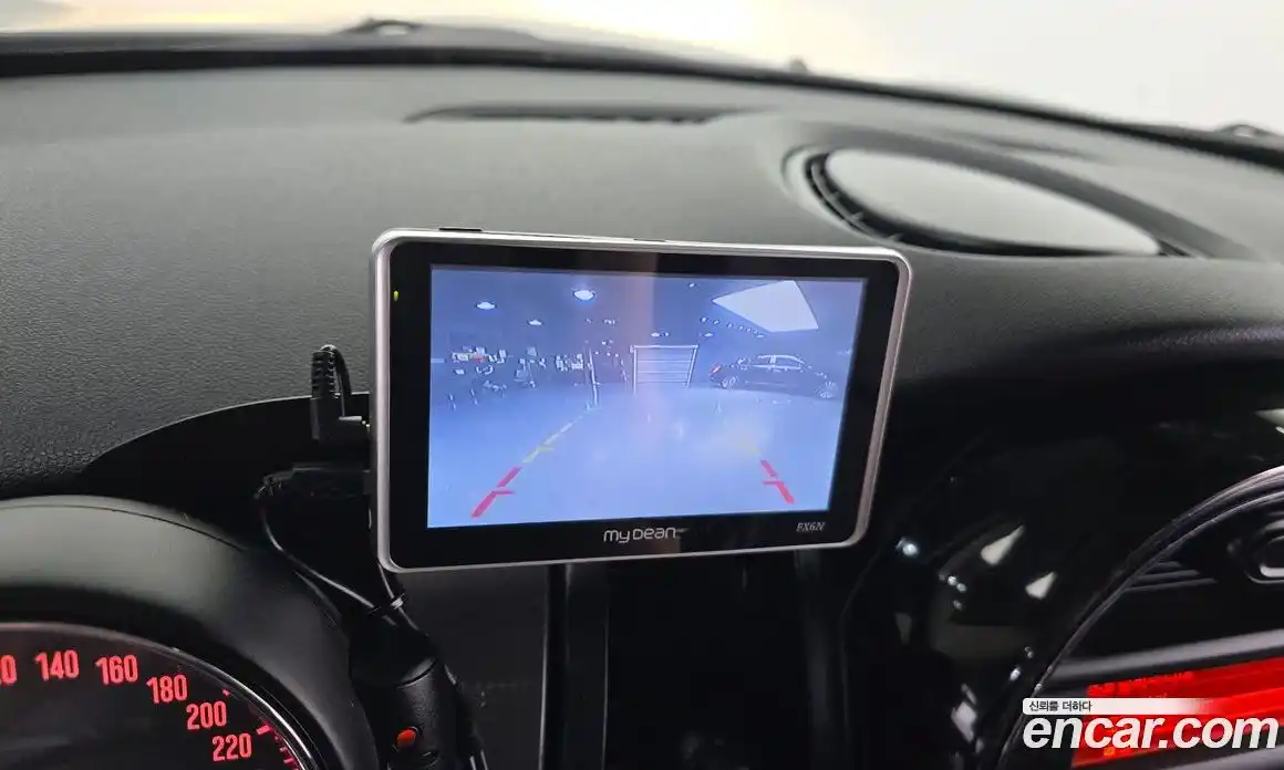 Mini Cooper 2017 1.5 Автомат в Москве № 156452, фото 16