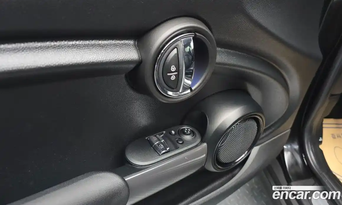 Mini Cooper 2017 1.5 Автомат в Москве № 156452, фото 17