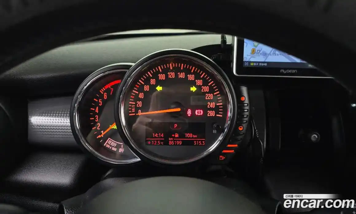 Mini Cooper 2017 1.5 Автомат в Москве № 156452, фото 8