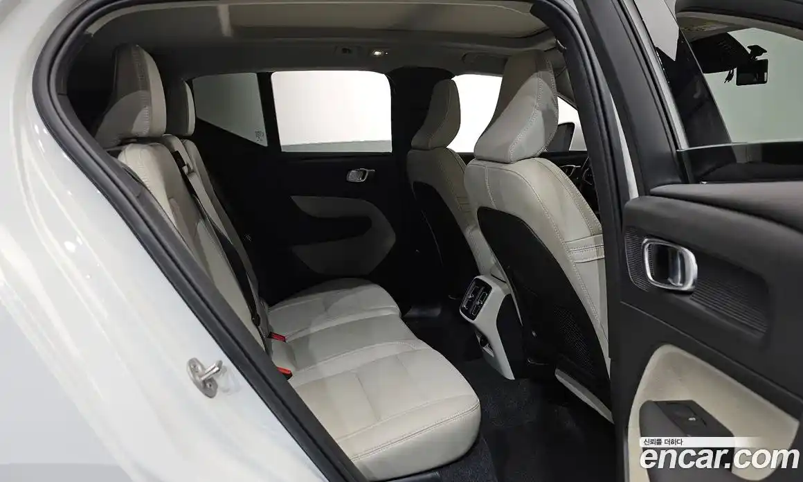 Volvo XC40 2024 2.0 Автомат в Москве № 164320, фото 11