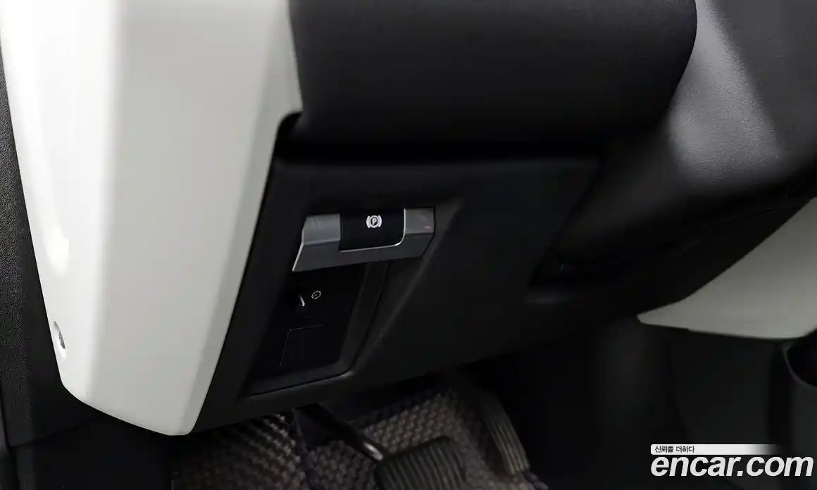 Land Rover Defender 2020 2.0 Автомат в Москве № 166395, фото 5