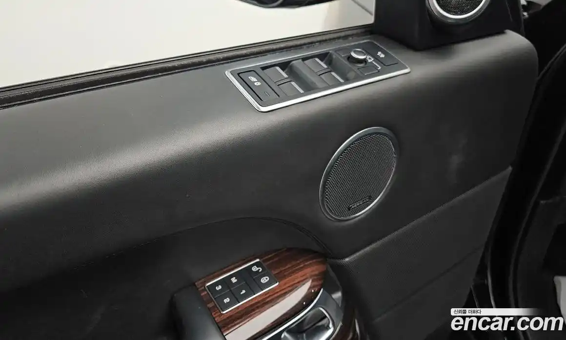 Land Rover Range-Rover 2016 4.4 Автомат в Москве № 166600, фото 10