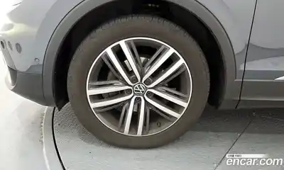 Volkswagen Tiguan 2022 2.0 Автомат в Москве № 168673, миниатюра 2