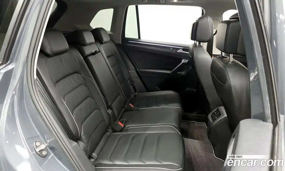 Volkswagen Tiguan 2022 2.0 Автомат в Москве № 168673, фото 3