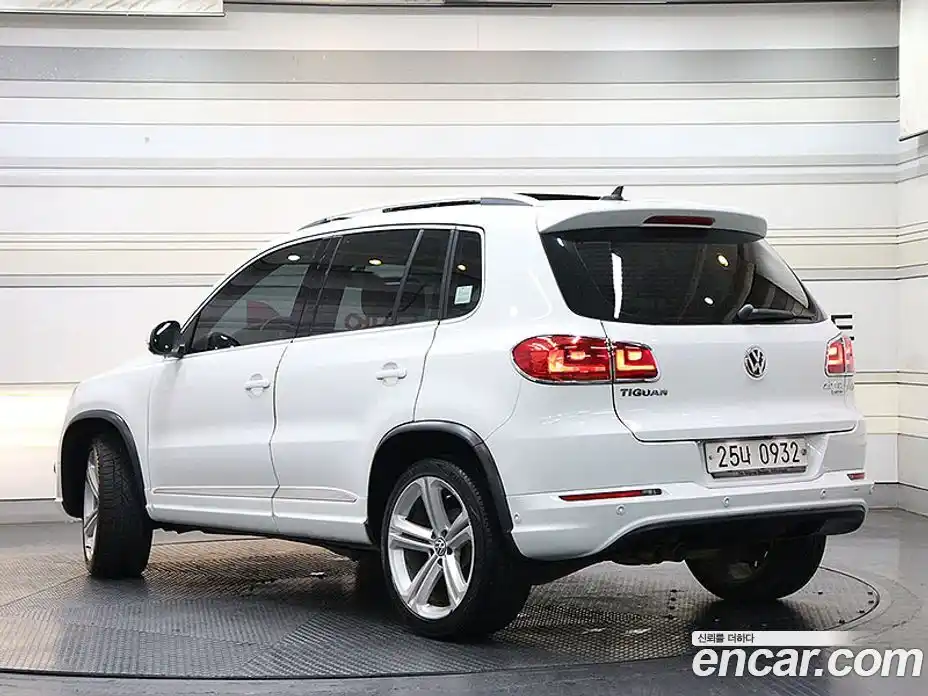 Volkswagen Tiguan 2015 2.0 Автомат в Москве № 169220, фото 4