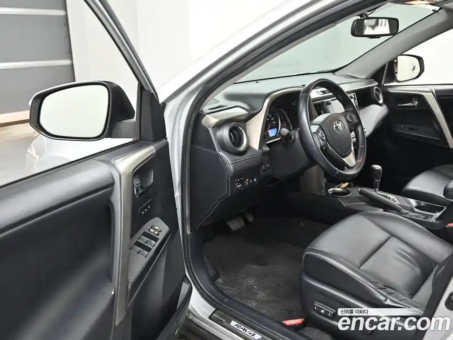 Toyota RAV4 2014 2.5 Автомат в Москве № 170341, фото 11