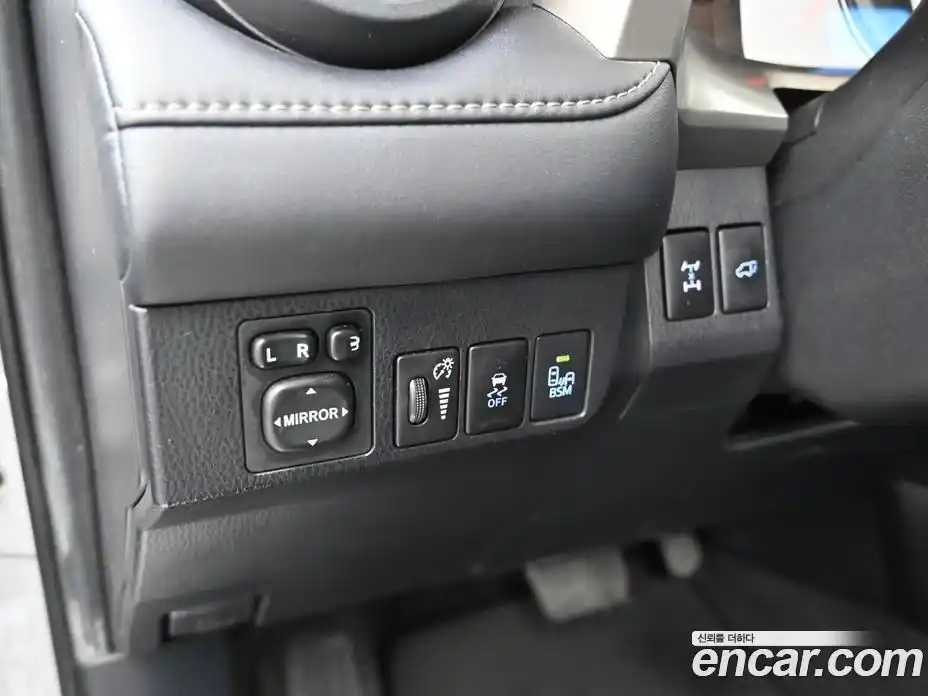 Toyota RAV4 2014 2.5 Автомат в Москве № 170341, фото 16