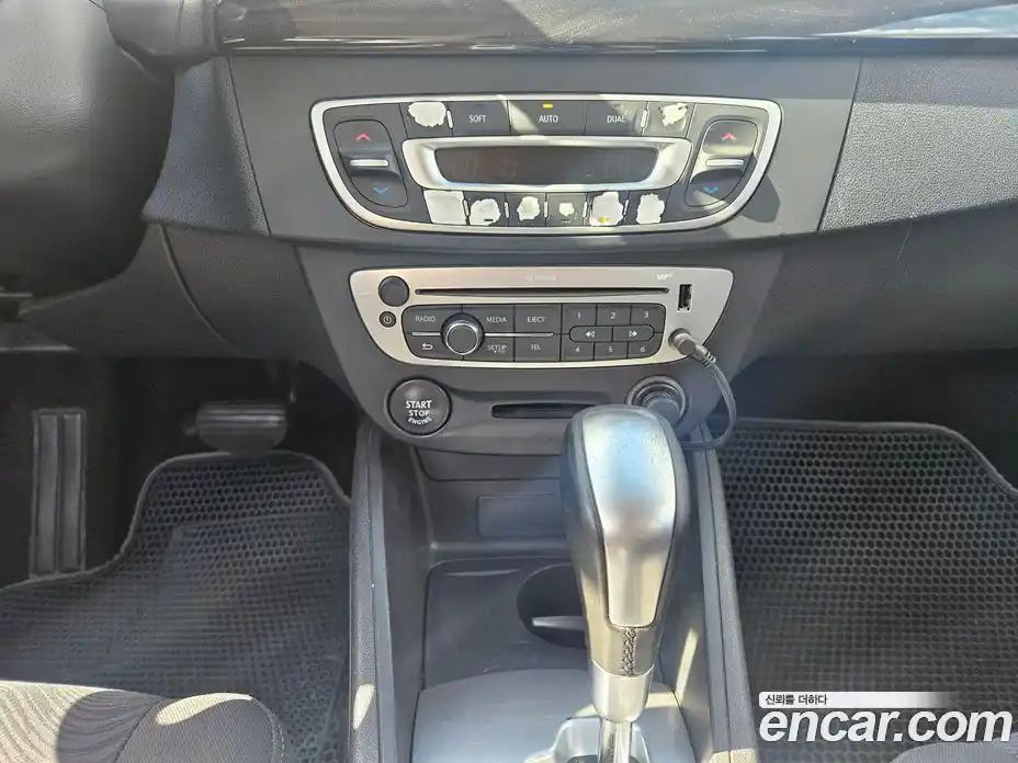 Renault SM3 2014 1.6 Автомат в Москве № 186339, фото 12
