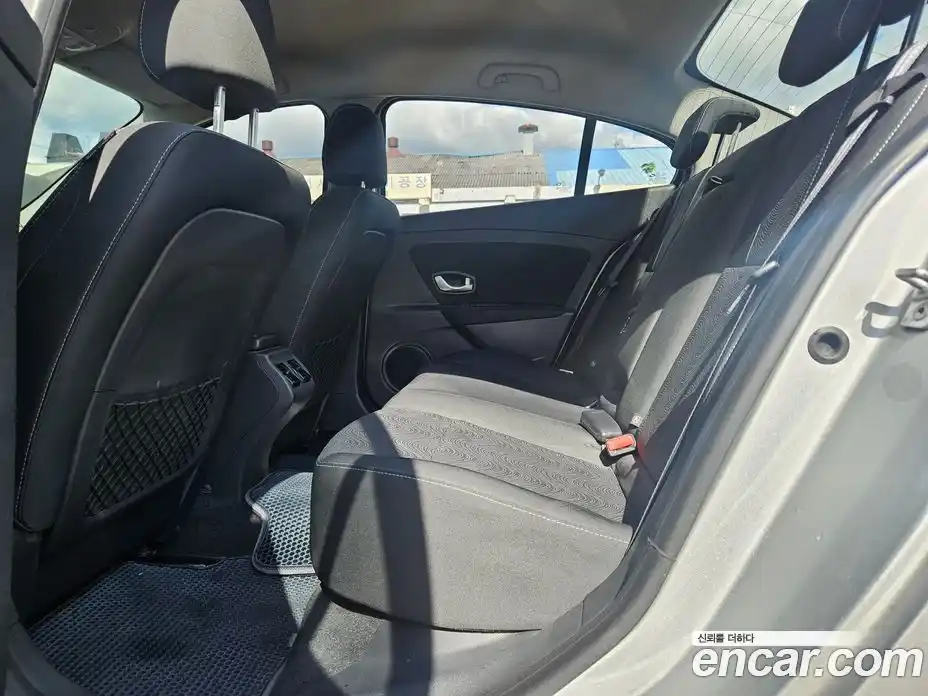 Renault SM3 2014 1.6 Автомат в Москве № 186339, фото 14