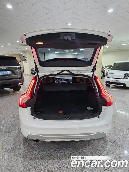 Volvo V60 2013 2.0 Автомат в Москве № 195994, фото 16