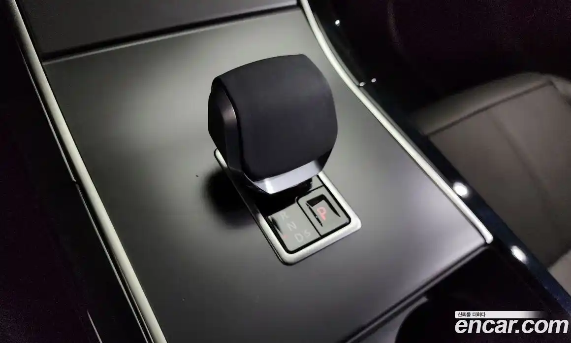 Land Rover Range-Rover Velar 2025 2.0 Автомат в Москве № 198084, фото 14