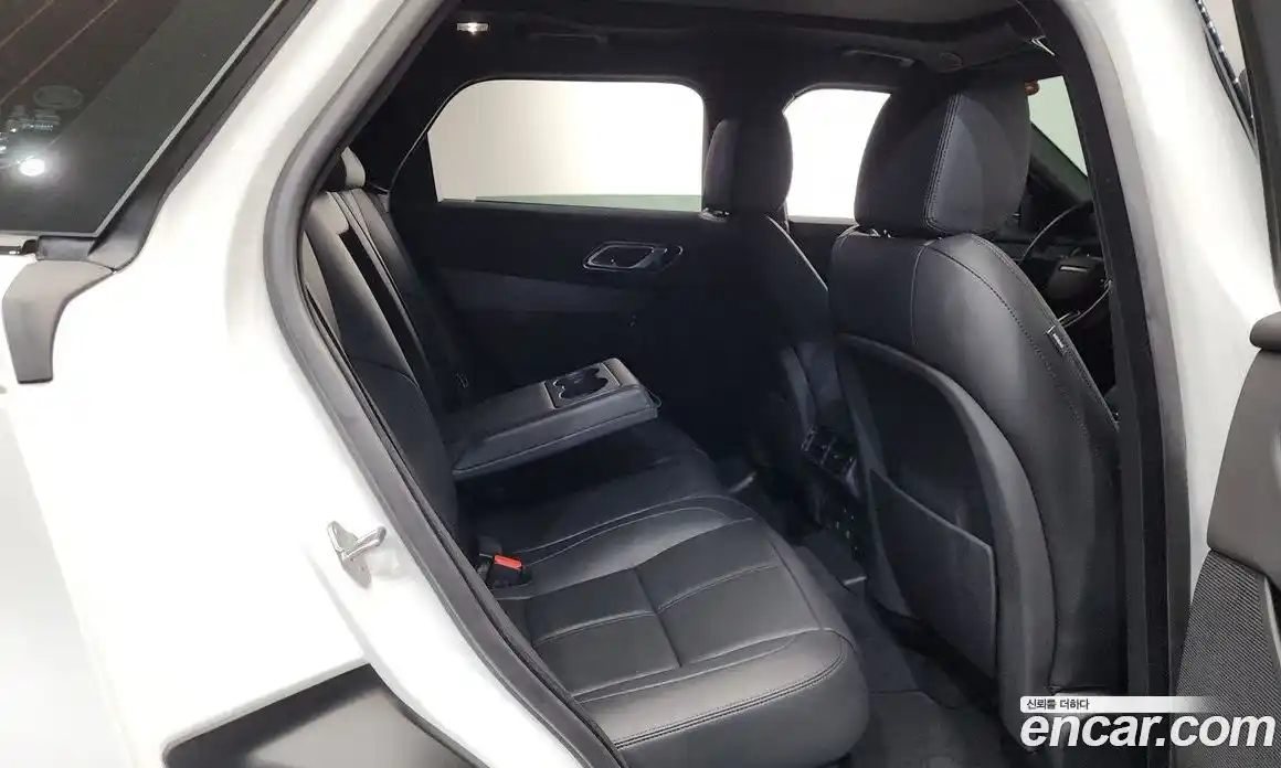 Land Rover Range-Rover Velar 2025 2.0 Автомат в Москве № 198084, фото 16