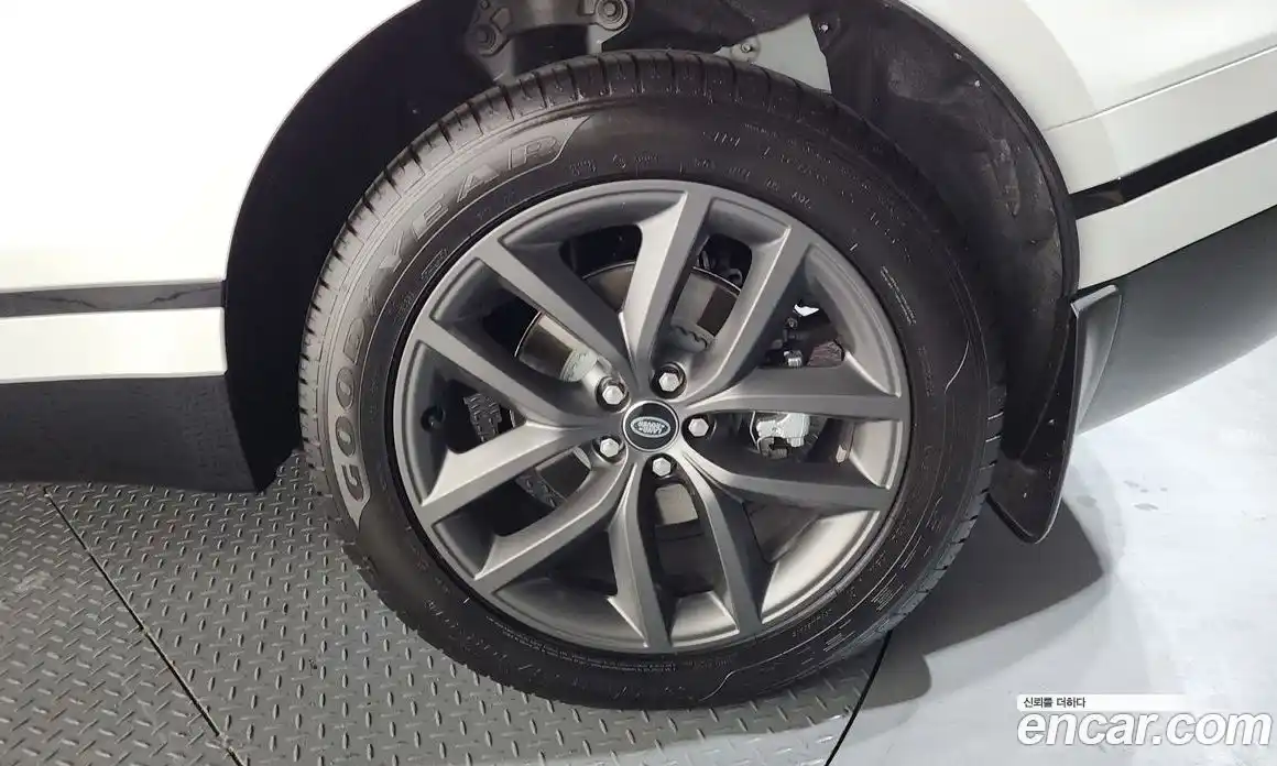 Land Rover Range-Rover Velar 2025 2.0 Автомат в Москве № 198084, фото 17