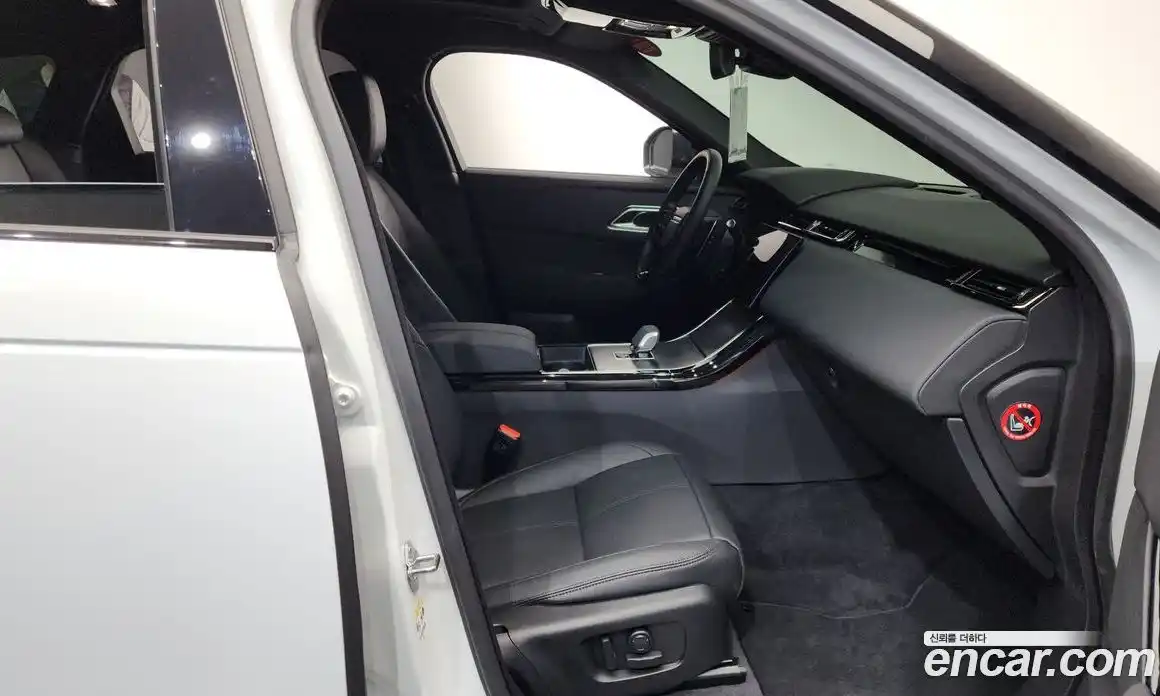 Land Rover Range-Rover Velar 2025 2.0 Автомат в Москве № 198084, фото 4