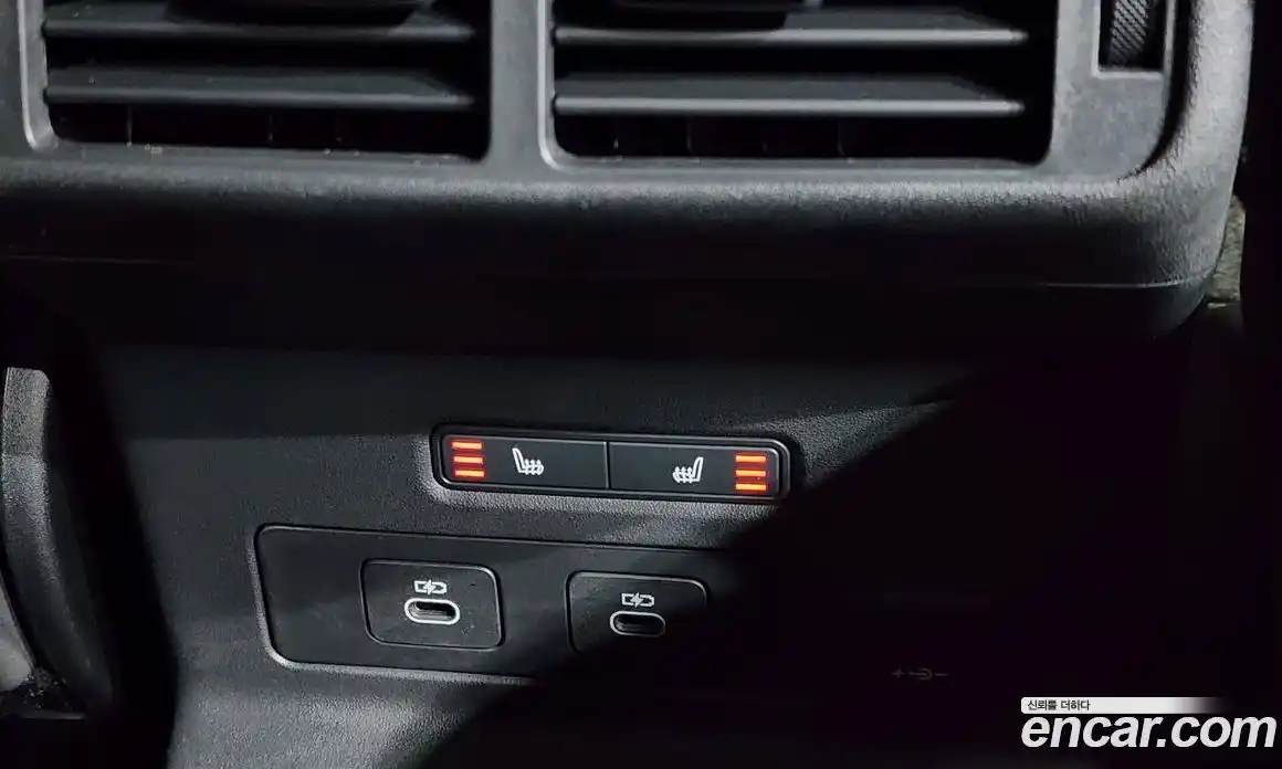 Land Rover Range-Rover Velar 2025 2.0 Автомат в Москве № 198084, фото 9