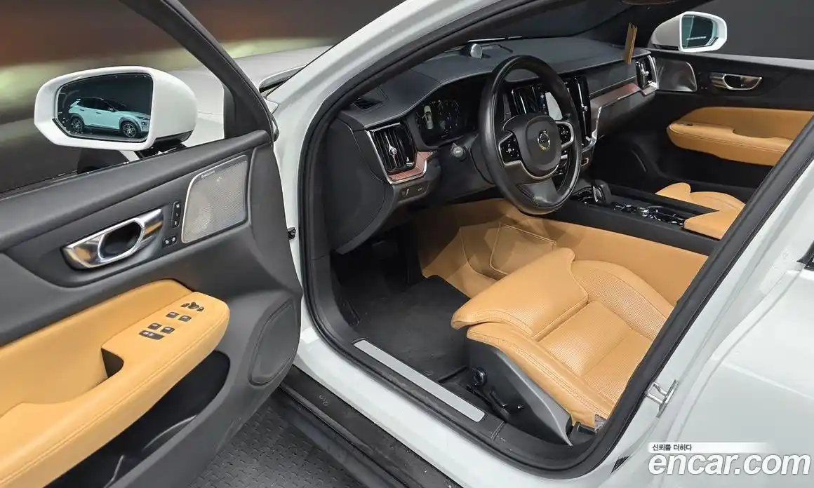 Volvo V60 2021 2.0 Автомат в Москве № 212907, фото 11