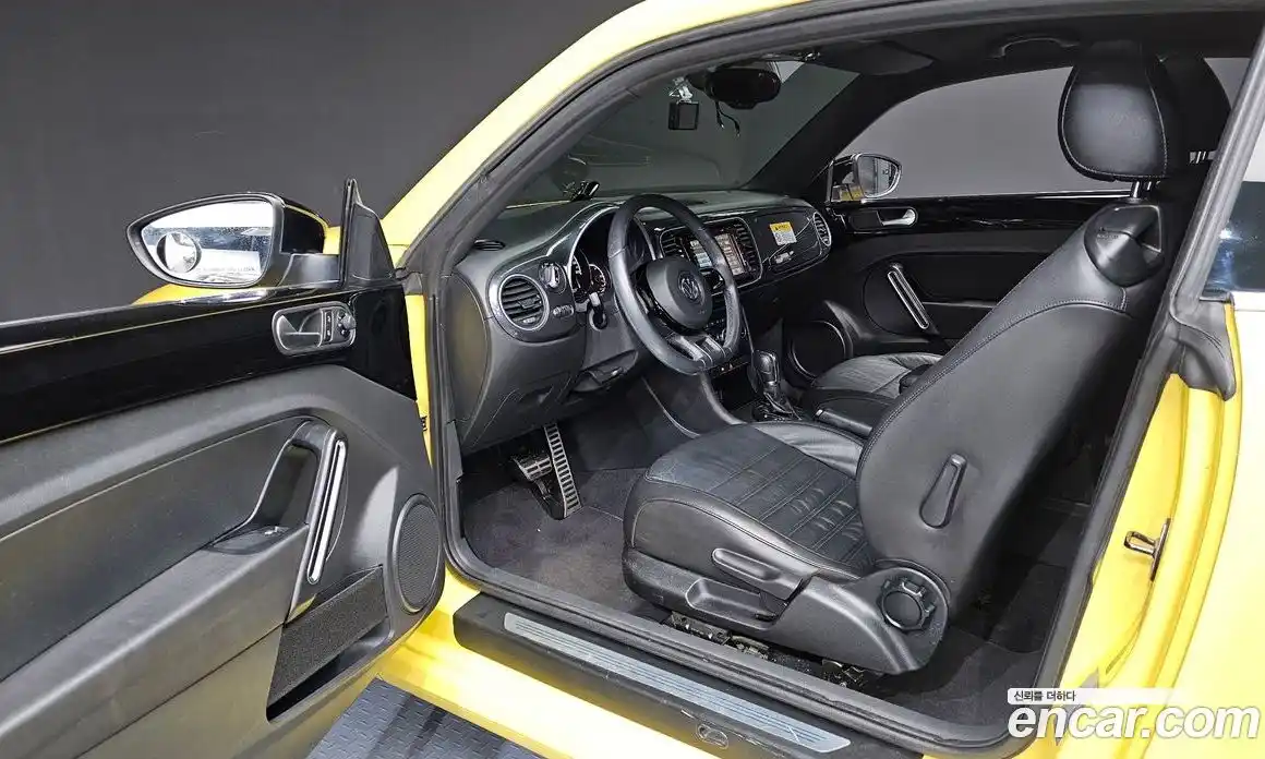 Volkswagen Beatle 2014 2.0 Автомат в Москве № 213167, фото 15