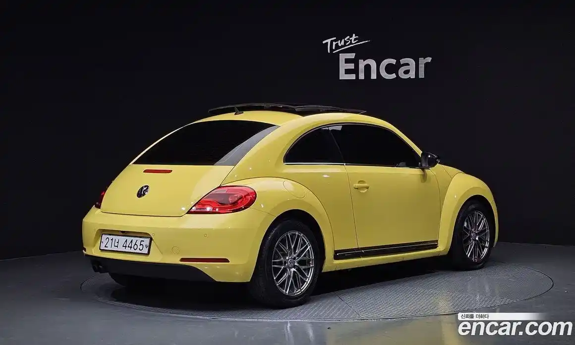 Volkswagen Beatle 2014 2.0 Автомат в Москве № 213167, фото 19