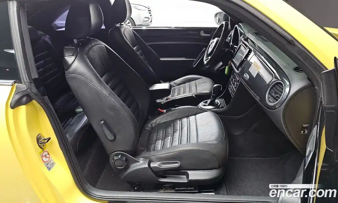 Volkswagen Beatle 2014 2.0 Автомат в Москве № 213167, фото 3